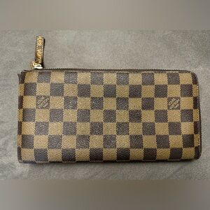 9.5”x 5” fashion clutch with checkered design